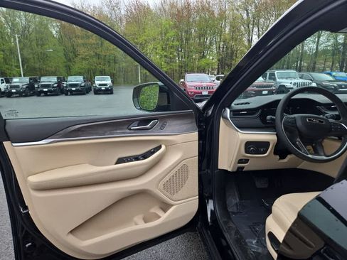 New 2026 Jeep Grand Cherokee Limited AWD/4WD image 11