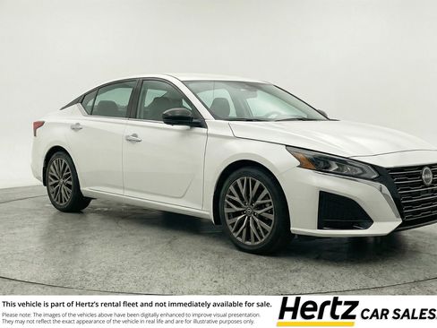 Used 2025 Nissan Altima 2.5 SV image 1