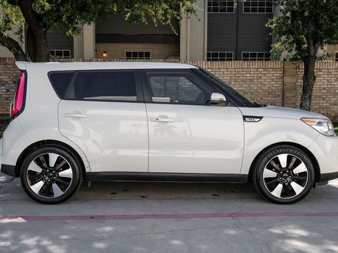 Used 2015 Kia Soul ! w/ Sun & Sound Package image 13