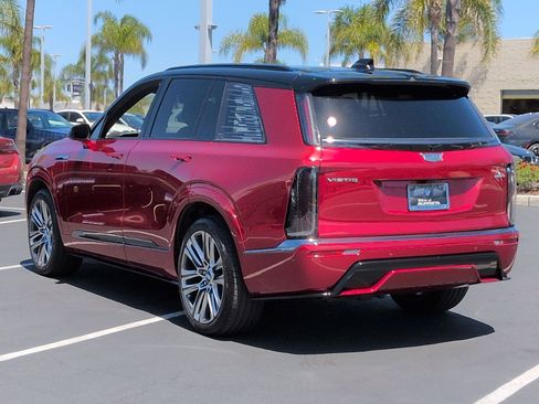 Used 2026 Cadillac Vistiq Platinum image 8