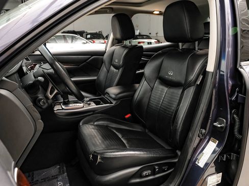 Used 2011 INFINITI M37 w/ Sport Pkg RWD image 34