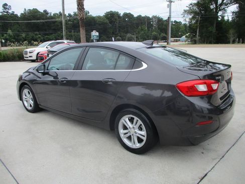 Used 2017 Chevrolet Cruze LT w/ Convenience Package FWD image 3