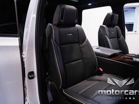 Used 2022 Cadillac Escalade Premium Luxury image 31