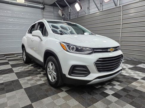 Used 2020 Chevrolet Trax LT w/ LT Convenience Package AWD/4WD image 4