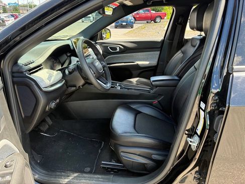 Used 2024 Jeep Compass Latitude AWD/4WD image 16