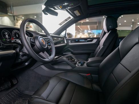 New 2025 Porsche Cayenne image 4