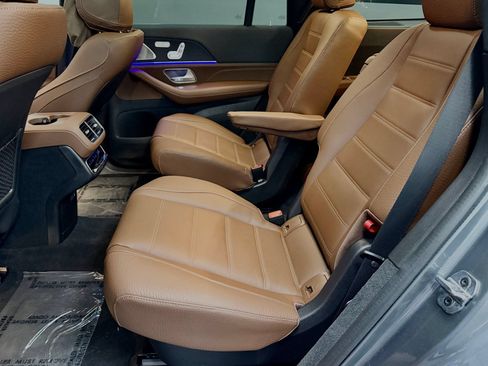 Used 2025 Mercedes-Benz GLS 450 4MATIC image 37