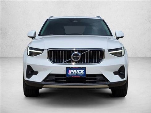 Used 2025 Volvo XC40 B5 Plus w/ Protection Package Premier AWD/4WD image 2