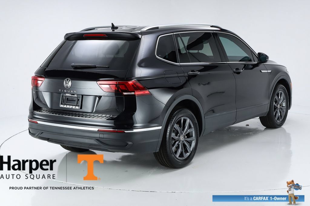 Used 2023 Volkswagen Tiguan SE w/ Panoramic Sunroof Package FWD image 9
