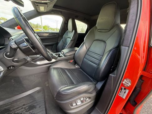 Certified 2020 Porsche Cayenne Turbo AWD/4WD image 5