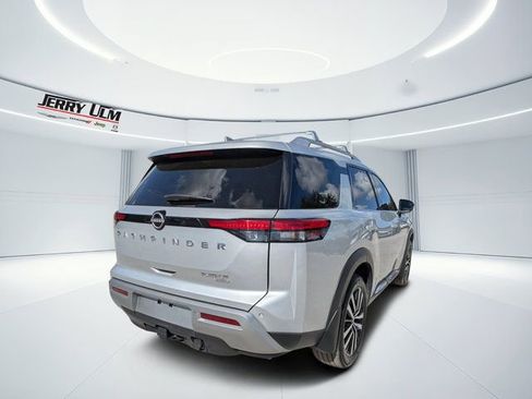 Used 2023 Nissan Pathfinder Platinum w/ Cargo Package image 3
