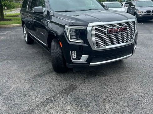 Used 2022 GMC Yukon XL Denali AWD/4WD image 4
