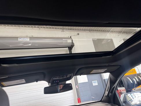 Used 2025 GMC Canyon Denali image 14