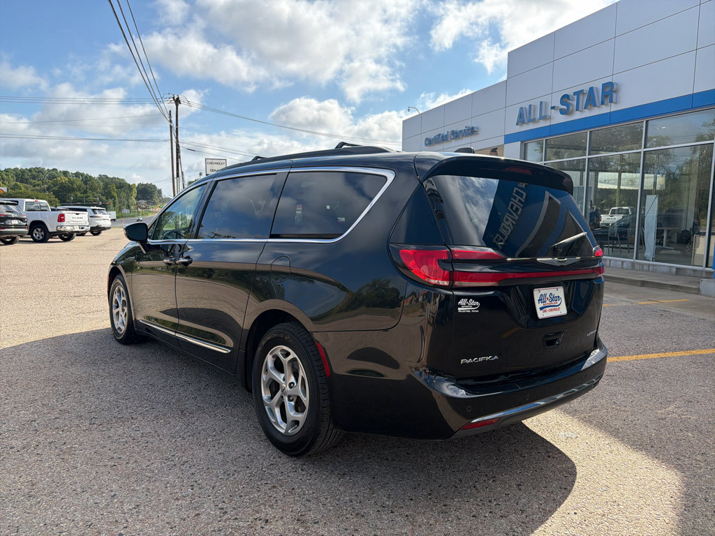 Used 2023 Chrysler Pacifica Limited FWD image 9