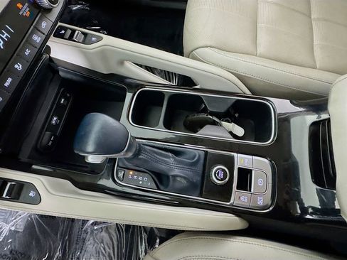 Used 2023 Kia Telluride EX w/ EX Captain's Chair Package image 17