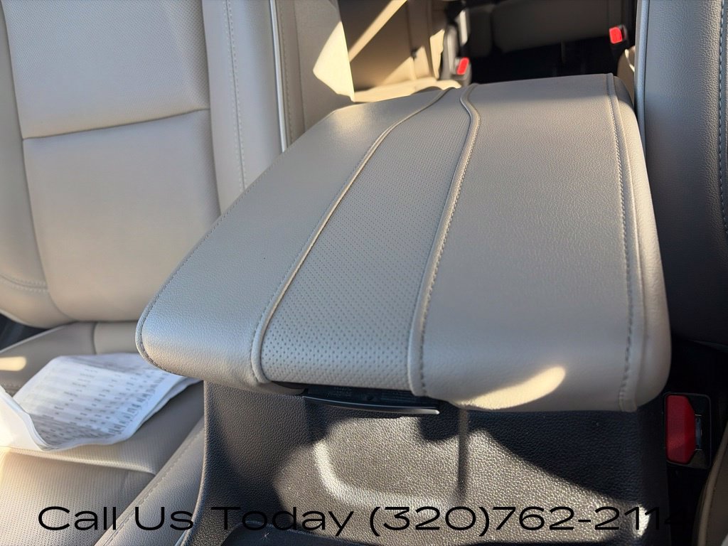 Used 2023 Chevrolet Traverse Premier AWD/4WD image 23