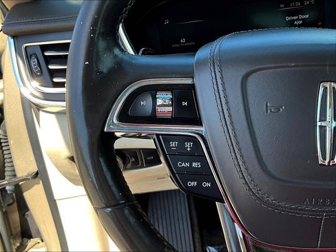 Used 2017 Lincoln Continental Select w/ Climate Package FWD image 11
