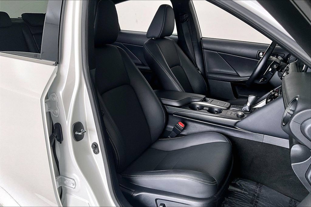 Used 2024 Lexus IS 300 w/ Comfort Package RWD image 9