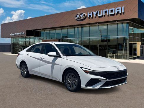 Certified 2024 Hyundai Elantra SEL FWD image 1