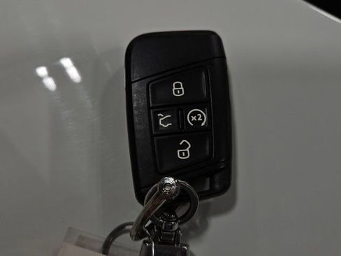 Used 2024 Volkswagen Tiguan SE AWD/4WD image 29