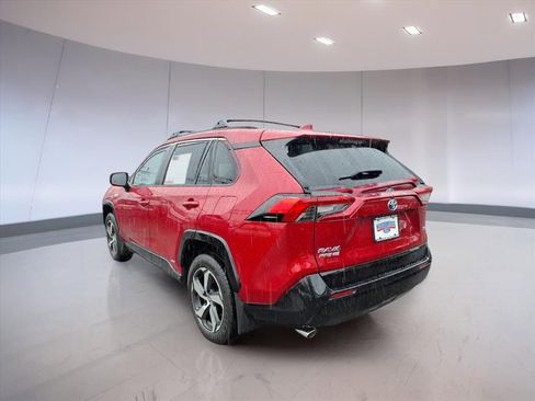 Used 2024 Toyota RAV4 SE image 3