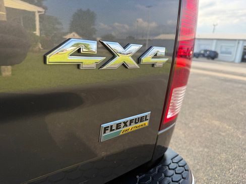 Used 2017 RAM 1500 Classic SLT AWD/4WD image 11