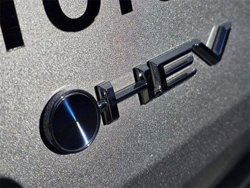 Used 2025 Toyota Sienna LE image 9