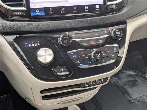 Used 2023 Chrysler Pacifica Touring-L FWD image 14