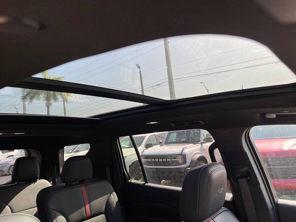 Used 2024 Chevrolet Traverse RS AWD/4WD image 17