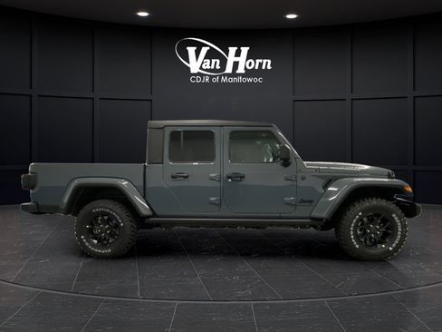 New 2026 Jeep Gladiator Sport AWD/4WD image 2
