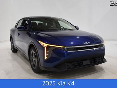 New 2025 Kia K4 LXS