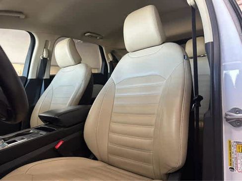 Used 2022 Ford Edge SEL w/ Convenience Package image 16