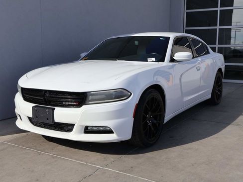 Used 2017 Dodge Charger SXT image 1