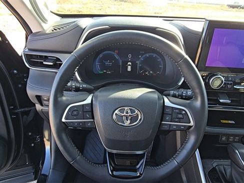 Used 2023 Toyota Highlander Limited image 24