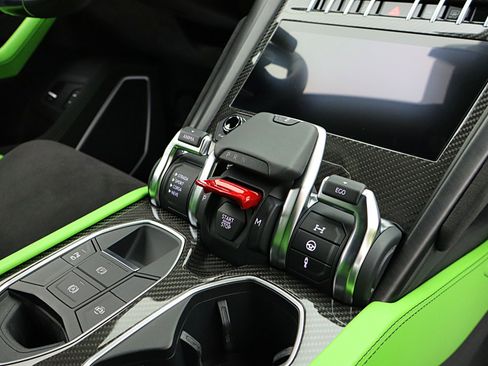 Used 2021 Lamborghini Urus AWD/4WD image 31