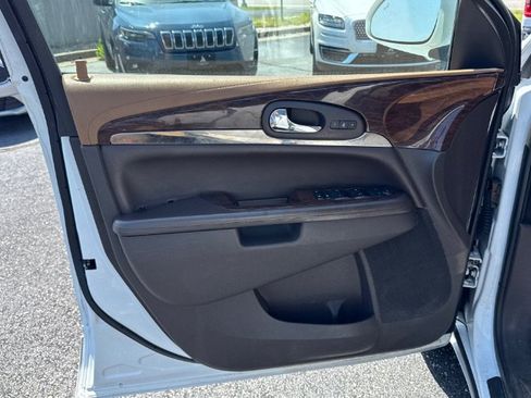 Used 2017 Buick Enclave Leather FWD image 18