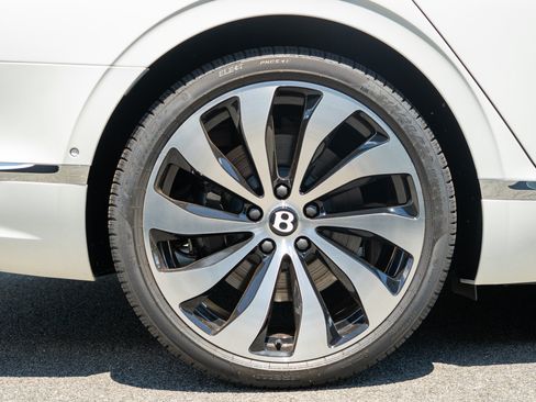 Used 2026 Bentley Flying Spur Plug-In Hybrid AWD/4WD image 27
