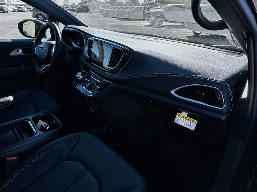 New 2027 Chrysler Pacifica Select AWD/4WD image 36