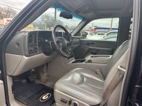 Used 2005 Chevrolet Tahoe Z71 w/ Preferred Equipment Group image 2