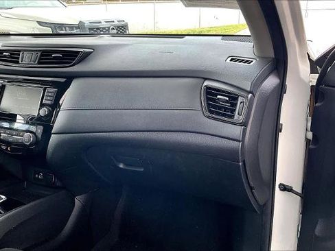 Certified 2019 Nissan Rogue SV image 18