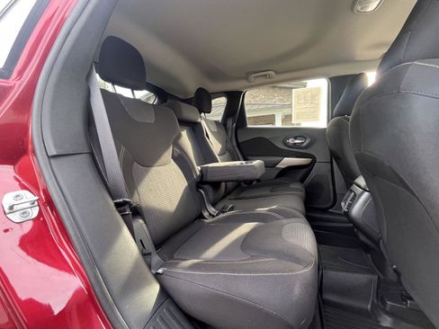 Used 2017 Jeep Cherokee Latitude FWD image 15
