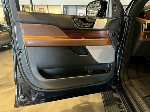Used 2024 Lincoln Navigator Reserve image 14