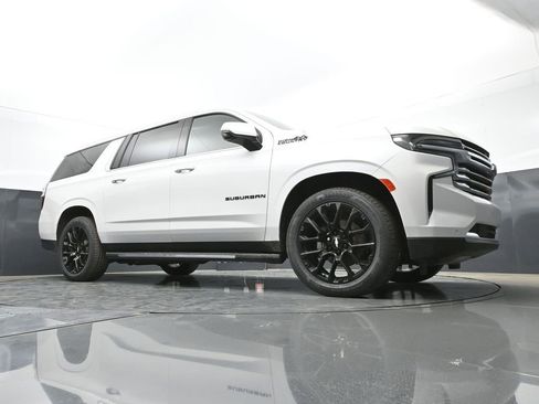 Used 2022 Chevrolet Suburban High Country w/ LPO, Illumination Package AWD/4WD image 49