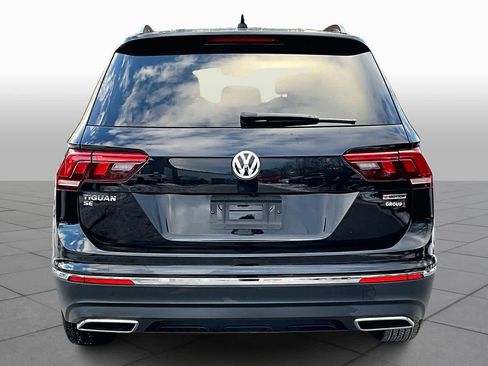 Used 2021 Volkswagen Tiguan SE w/ Panoramic Sunroof Package image 4