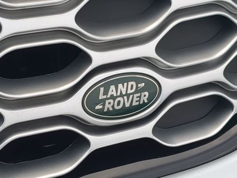 Used 2025 Land Rover Discovery Metropolitan Edition AWD/4WD image 12