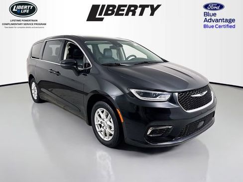Used 2023 Chrysler Pacifica Touring-L image 1