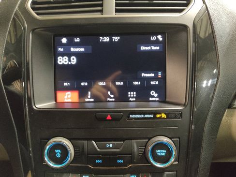 Used 2018 Ford Explorer XLT FWD image 25