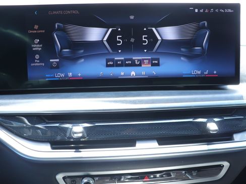 Used 2024 BMW X5 sDrive40i w/ M Sport Package RWD image 30