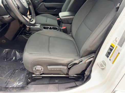 Used 2022 Jeep Wrangler Unlimited Sport image 24