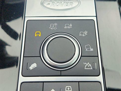 Used 2020 Land Rover Discovery HSE image 39